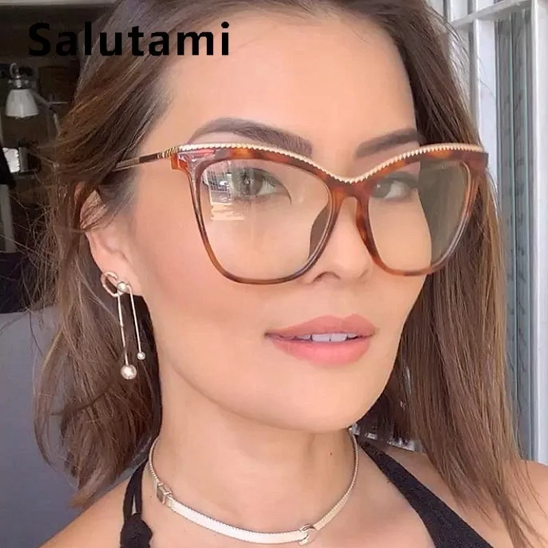 Alloy Chain Frame Clear Cat Eye Glasses Frame For Women Vinatge Oversize Eyeglasses Female Computer Myopia Eyewear Transparent
Alloy Chain Frame Clear Cat Eye Glasses Frame For Women Vinatge Oversize Eyeglasses Female Computer Myopia Eyewear Transparent