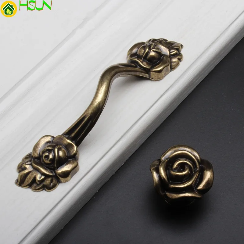 2 pcs Retro Rose Flower Dresser Knobs Drawer Pulls Bronze Rustic Kitchen Cabinet Handle Door Handle Furniture Hardware
2 pcs Retro Rose Flower Dresser Knobs Drawer Pulls Bronze Rustic Kitchen Cabinet Handle Door Handle Furniture Hardware