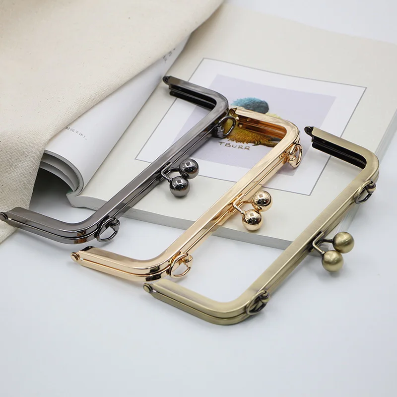 20.5 Cm Screw Mouth DIY Luggage And Bags Hardware Gold Antique Brass Gunmetal Metal Purse Frame Obag Handles Frame Purse
20.5 Cm Screw Mouth DIY Luggage And Bags Hardware Gold Antique Brass Gunmetal Metal Purse Frame Obag Handles Frame Purse