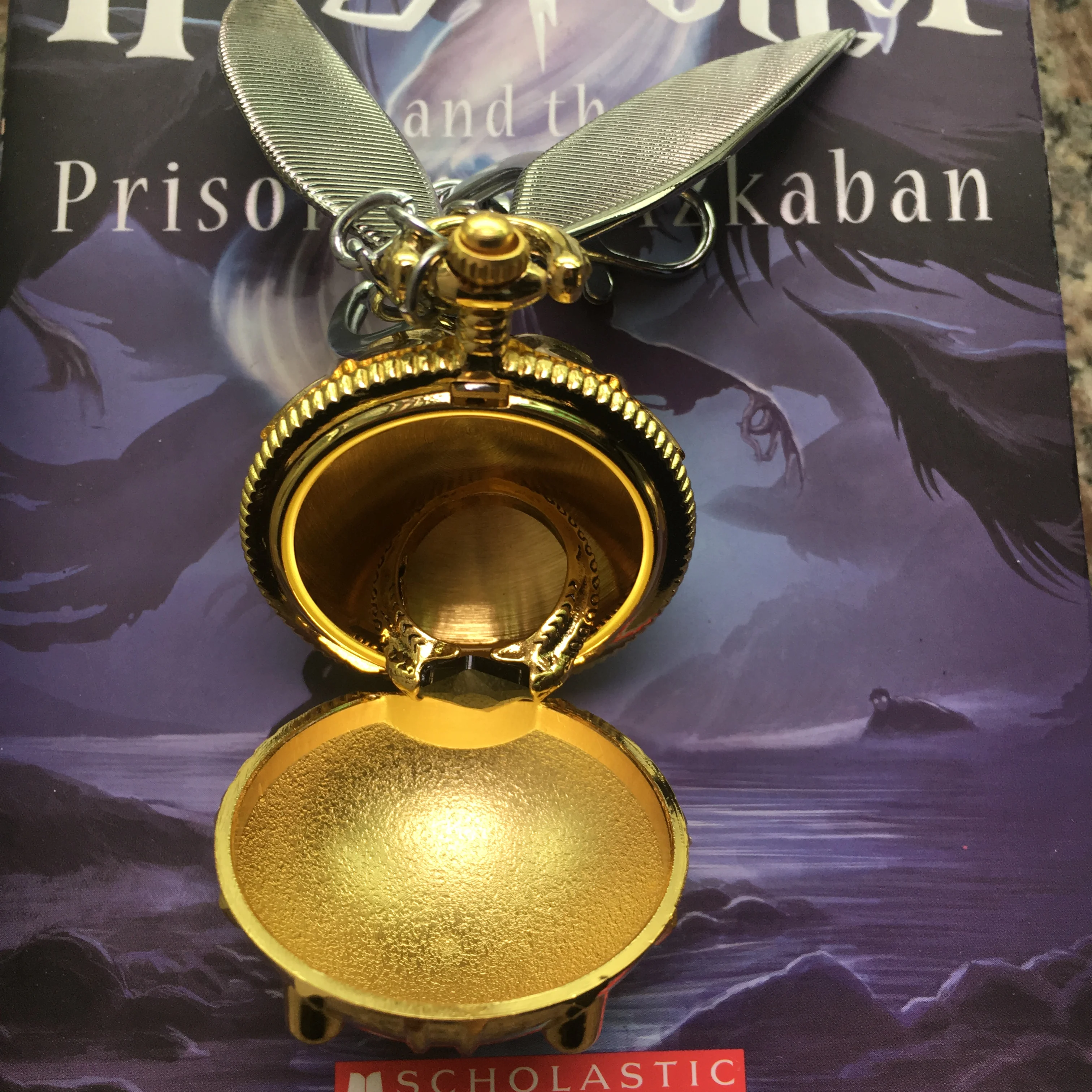 Quidditch Golden Snitch Keychain Necklace Resurrection Stone Ring Set Hogwarts Cosplay Kid's Halloween Christmas Birthday Gift
Quidditch Golden Snitch Keychain Necklace Resurrection Stone Ring Set Hogwarts Cosplay Kid's Halloween Christmas Birthday Gift