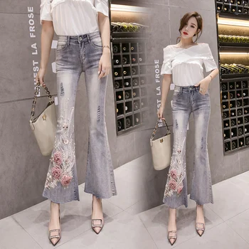 2019 spring women's fashion Beaded and diamond flower sequins embroidery jeans female Broken hole Retro horn jeans
2019 spring women's fashion Beaded and diamond flower sequins embroidery jeans female Broken hole Retro horn jeans