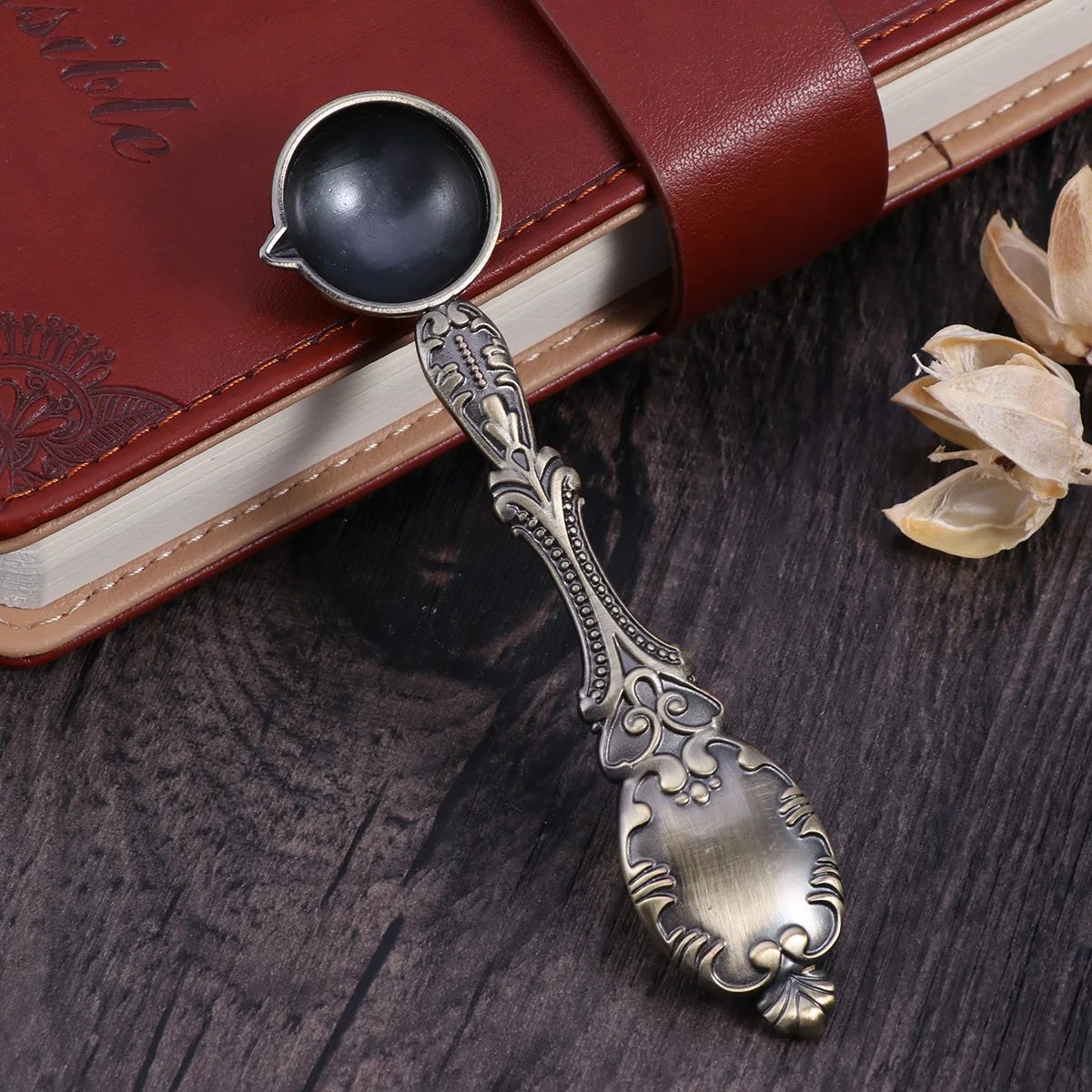 1PC 11x2.7cm Vintage Durable Anti-hot High-grade Antique Copper Sealing Wax Spoon Wax Stamp Spoon for DIY Craft Wax Seals
1PC 11x2.7cm Vintage Durable Anti-hot High-grade Antique Copper Sealing Wax Spoon Wax Stamp Spoon for DIY Craft Wax Seals