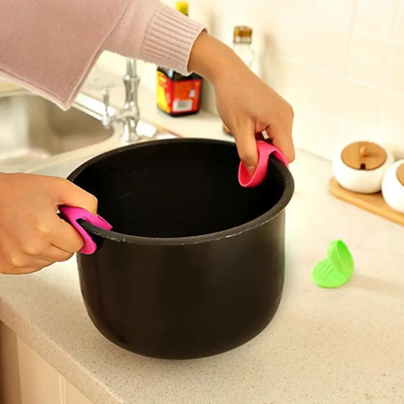 1 Pcs 2 Fingers Gripper Clip Hot Bowl Microwave Oven Anti-skid Holder Dish Clamp Pot Kitchen Supplier Accessories color random
1 Pcs 2 Fingers Gripper Clip Hot Bowl Microwave Oven Anti-skid Holder Dish Clamp Pot Kitchen Supplier Accessories color random