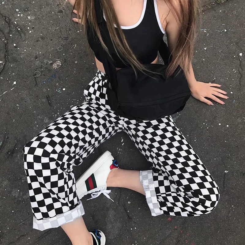 SUCHCUTE Plaid Pants Womens High Waist Checkered Straight Loose Sweat Pants Casual Fashion Trousers Pantalon Femme Sweatpants
SUCHCUTE Plaid Pants Womens High Waist Checkered Straight Loose Sweat Pants Casual Fashion Trousers Pantalon Femme Sweatpants
