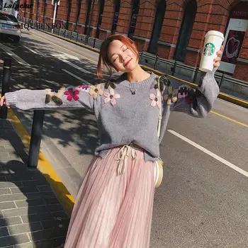 2019 New Pearl Winter Sweaters Woman Vintage Flower embroidery loose pullover sweater female jumper Laipelar 
2019 New Pearl Winter Sweaters Woman Vintage Flower embroidery loose pullover sweater female jumper Laipelar