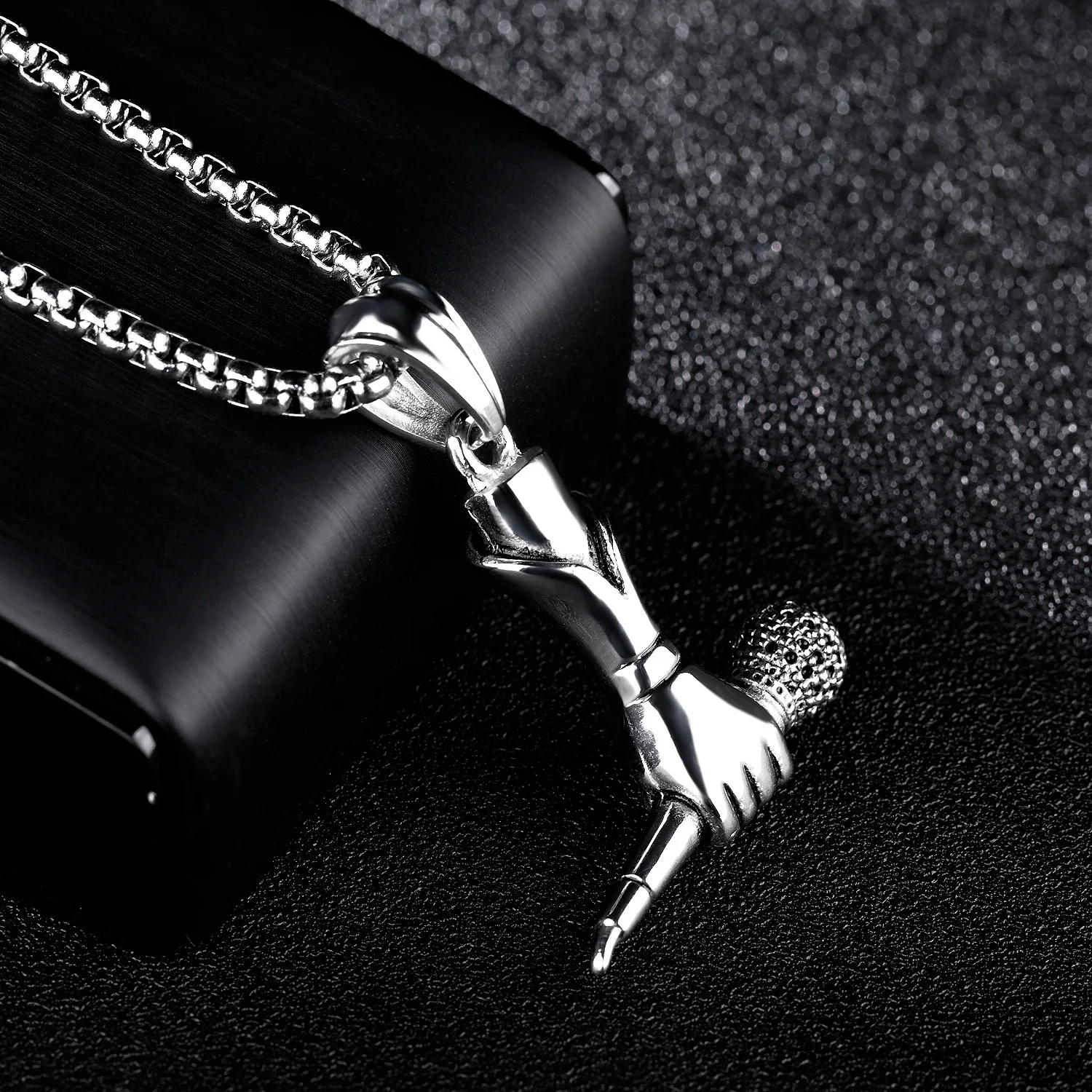 Hip Hop Music Microphone Tag Charms Stainless Steel Mens Pendants Necklaces 24" Chain Hand Microphone Necklace Set Men
Hip Hop Music Microphone Tag Charms Stainless Steel Mens Pendants Necklaces 24" Chain Hand Microphone Necklace Set Men