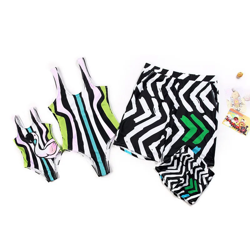 2019 Summer Family Matching Clothes Dad and Boys Shorts Swimsuit Mom and Girls One Piece Striped Sleeveless Swimsuit Beachwear
2019 Summer Family Matching Clothes Dad and Boys Shorts Swimsuit Mom and Girls One Piece Striped Sleeveless Swimsuit Beachwear