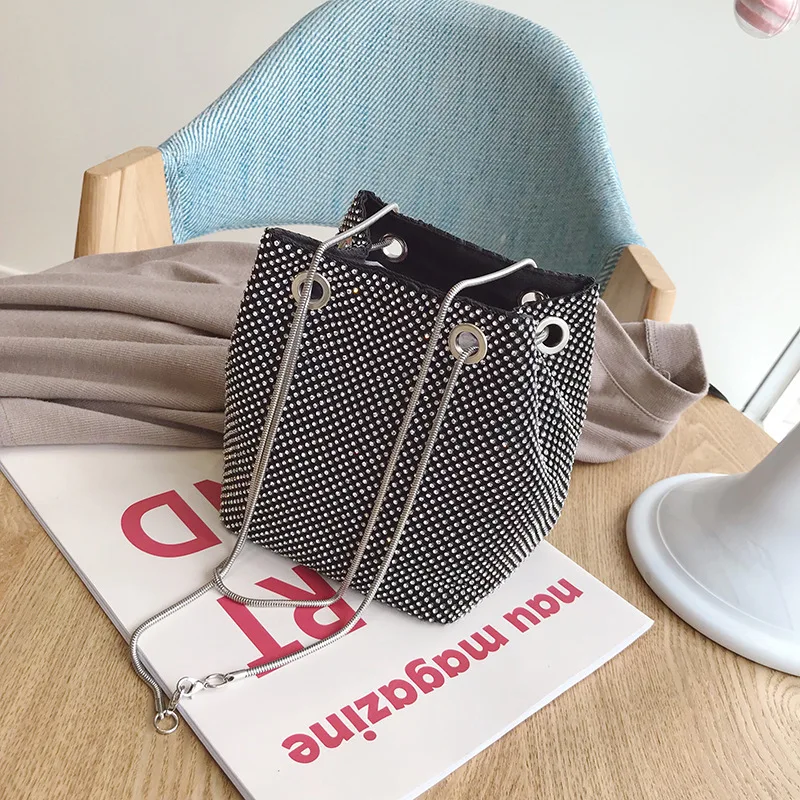 2019 Summer Rhinestone Single Shoulder Bag Woman Evening Bags Portable Oblique Satchel Trend Concise Chain Bucket Package
2019 Summer Rhinestone Single Shoulder Bag Woman Evening Bags Portable Oblique Satchel Trend Concise Chain Bucket Package