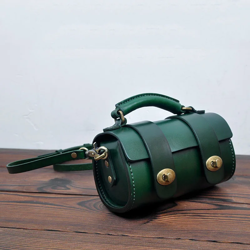 2019 Newest Handmade Luxury 100% Genuine Leather Vintage Women Shoulder Bag Mini Handbag Cowhide Tote Bag Fashion buckle Bags
2019 Newest Handmade Luxury 100% Genuine Leather Vintage Women Shoulder Bag Mini Handbag Cowhide Tote Bag Fashion buckle Bags