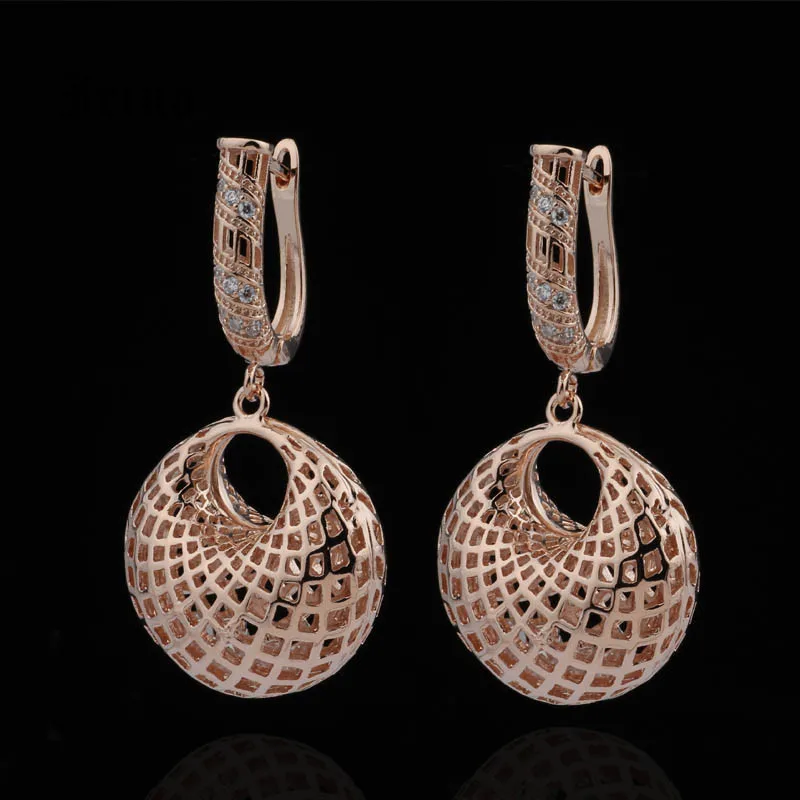 Irina new Fashion trend exaggerated irregular hollowed-out rose gold zircon earrings personality girl party jewelry
Irina new Fashion trend exaggerated irregular hollowed-out rose gold zircon earrings personality girl party jewelry