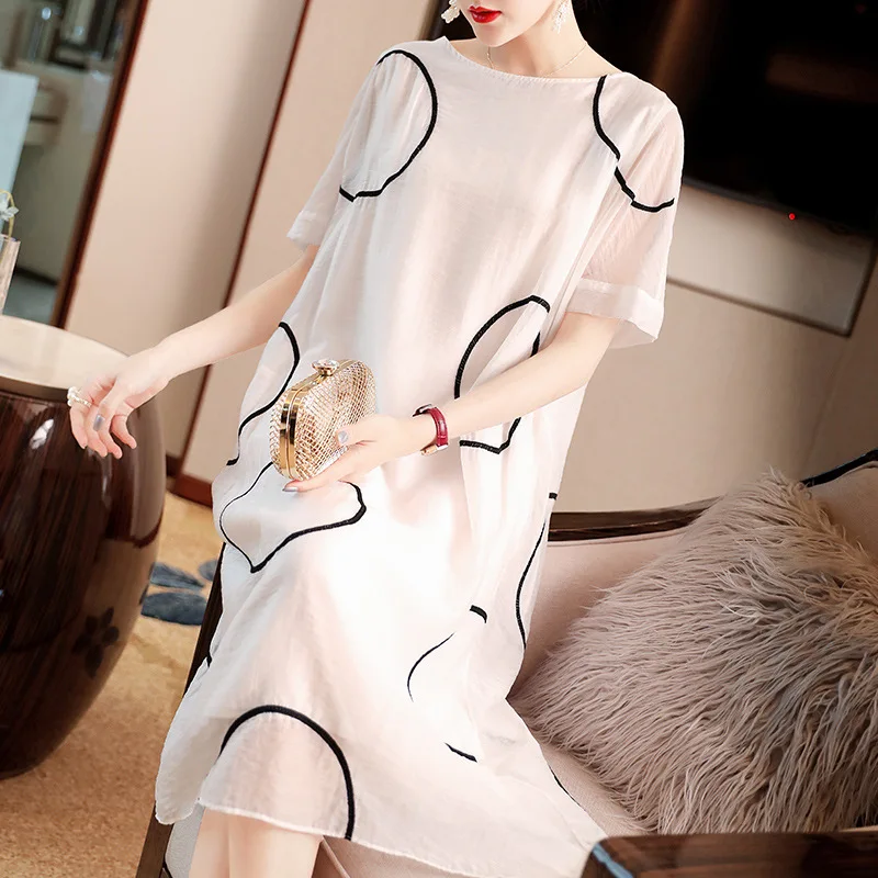 Spring and summer o-neck embroidery short sleeve loose comfortable straight long dress summer HJT5897C
Spring and summer o-neck embroidery short sleeve loose comfortable straight long dress summer HJT5897C