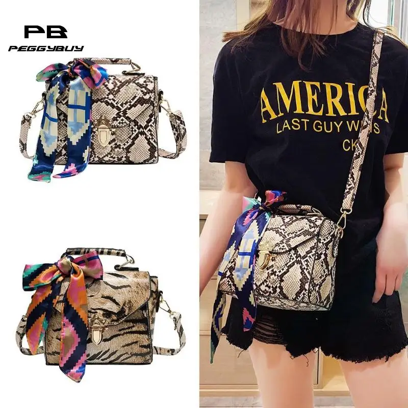 Retro Serpentine Chain Round Crossbody Bags for Women Handbags Printed Small PU Leather Shoulder Bag Female Snake Messenger Bag
Retro Serpentine Chain Round Crossbody Bags for Women Handbags Printed Small PU Leather Shoulder Bag Female Snake Messenger Bag