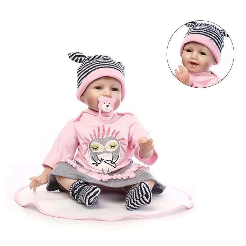 55CM Reborn Baby Doll Cute Smiley Teeth Sprouting Simulation Baby Baby House Toys Newborn Appease Dolls Wedding Gifts
55CM Reborn Baby Doll Cute Smiley Teeth Sprouting Simulation Baby Baby House Toys Newborn Appease Dolls Wedding Gifts