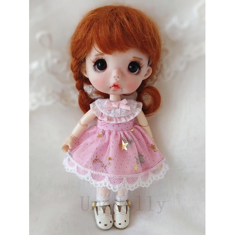 1 PCS OB11 Doll Lovely Pink Lace Dress with A Tulle Round Neck for obitsu 11, 1/8 BJD Doll Clothes Accessrioes
1 PCS OB11 Doll Lovely Pink Lace Dress with A Tulle Round Neck for obitsu 11, 1/8 BJD Doll Clothes Accessrioes