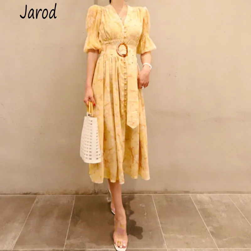 Fashion Women Runway Party Long Dress 2019 Summer Chiffon Single Breasted Yellow Printing elegant Vintage Big swing Midi Dress
Fashion Women Runway Party Long Dress 2019 Summer Chiffon Single Breasted Yellow Printing elegant Vintage Big swing Midi Dress