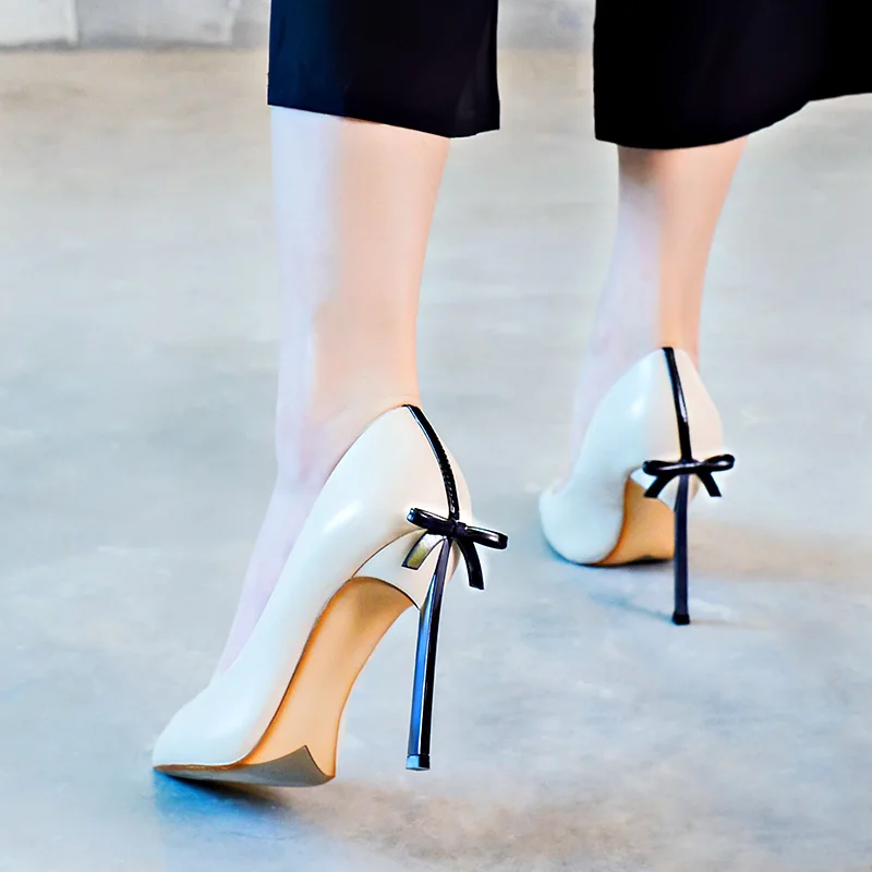 New metal with high heels night field pointed shoes sexy shallow mouth professional shoes.
New metal with high heels night field pointed shoes sexy shallow mouth professional shoes.