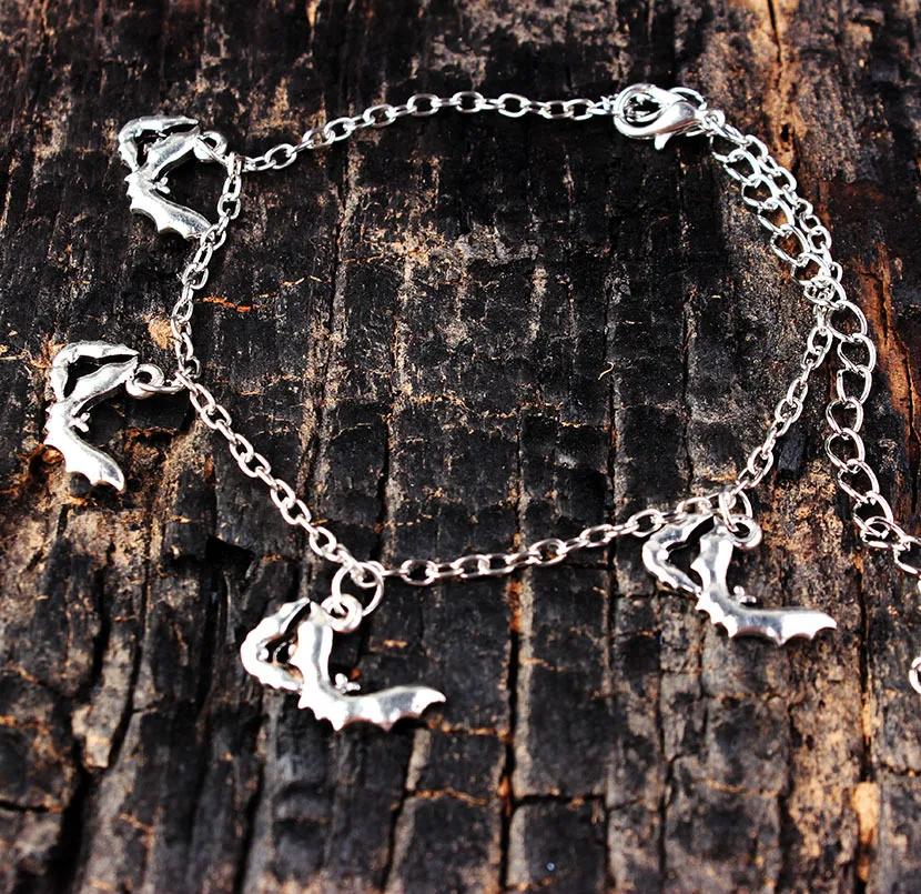 LE SKY European and American Style Double Bat Bracelet Personality Retro Punk Single Bat Anklet for Women
LE SKY European and American Style Double Bat Bracelet Personality Retro Punk Single Bat Anklet for Women
