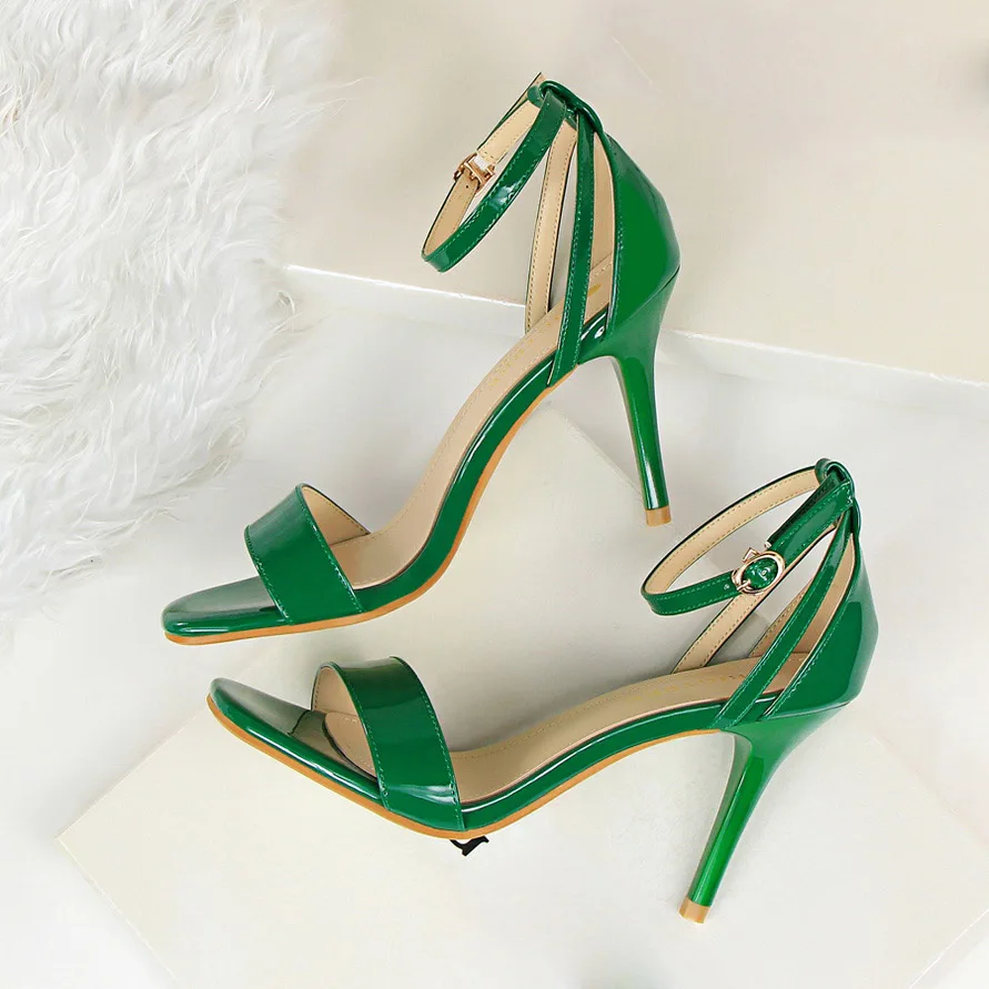 2019 Women Silver 9cm High Heels Fetish Size 40 Sandals Female Gladiator Summer Platform Shoes Lady Red Nude Green Sexy Pumps
2019 Women Silver 9cm High Heels Fetish Size 40 Sandals Female Gladiator Summer Platform Shoes Lady Red Nude Green Sexy Pumps