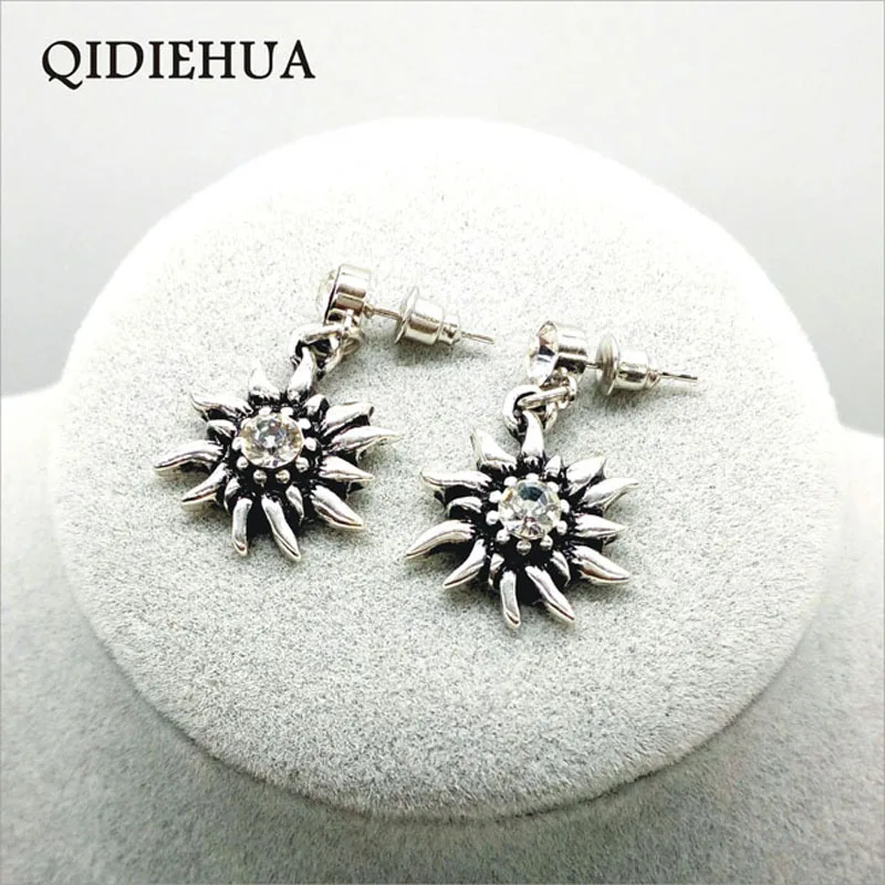 QIDIEHUA 2019 Cute Romantic Multicolor Crystal Flower Drop Earrings For Women Vintage Tibetan Silver Edelweiss Earrings Gifts
QIDIEHUA 2019 Cute Romantic Multicolor Crystal Flower Drop Earrings For Women Vintage Tibetan Silver Edelweiss Earrings Gifts