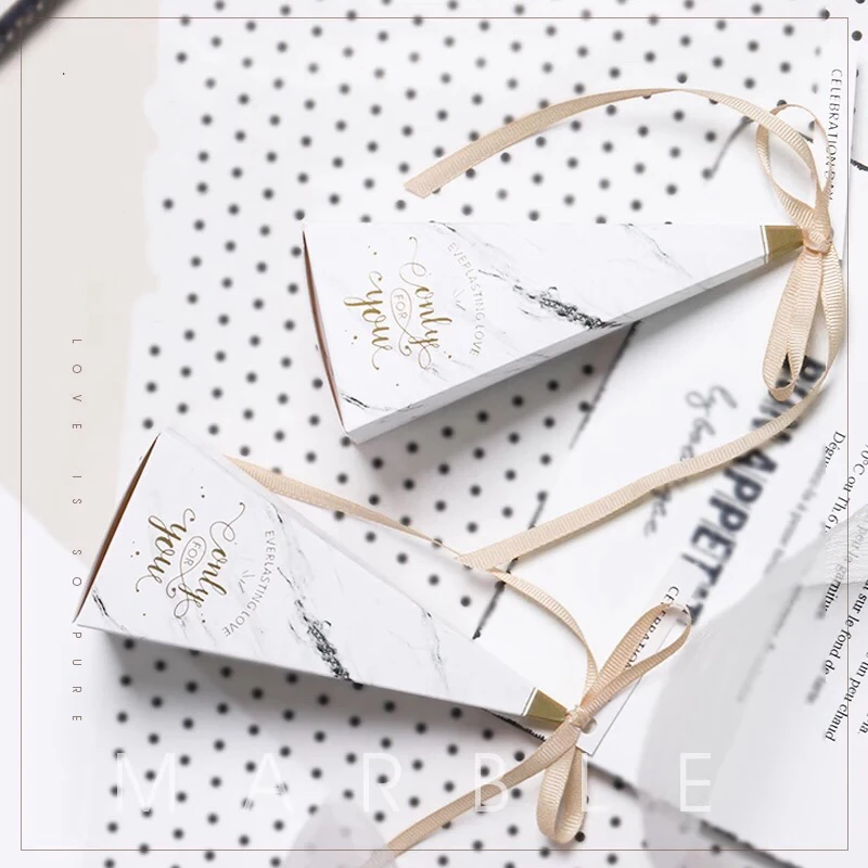 50pcs Creative Triangular Pyramid Gray / pink marble Candy Box Wedding Favors Gift Box package celebration day Party Supplies
50pcs Creative Triangular Pyramid Gray / pink marble Candy Box Wedding Favors Gift Box package celebration day Party Supplies