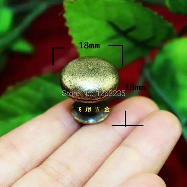 New listing 18 * 18mm Antique small hole handle Zinc alloy pull buckle Decoration Furniture Hardware tab
New listing 18 * 18mm Antique small hole handle Zinc alloy pull buckle Decoration Furniture Hardware tab