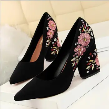 European and American style retro sexy slim high heel women's shoes wedge with thick with embroidered line flower shoes
European and American style retro sexy slim high heel women's shoes wedge with thick with embroidered line flower shoes