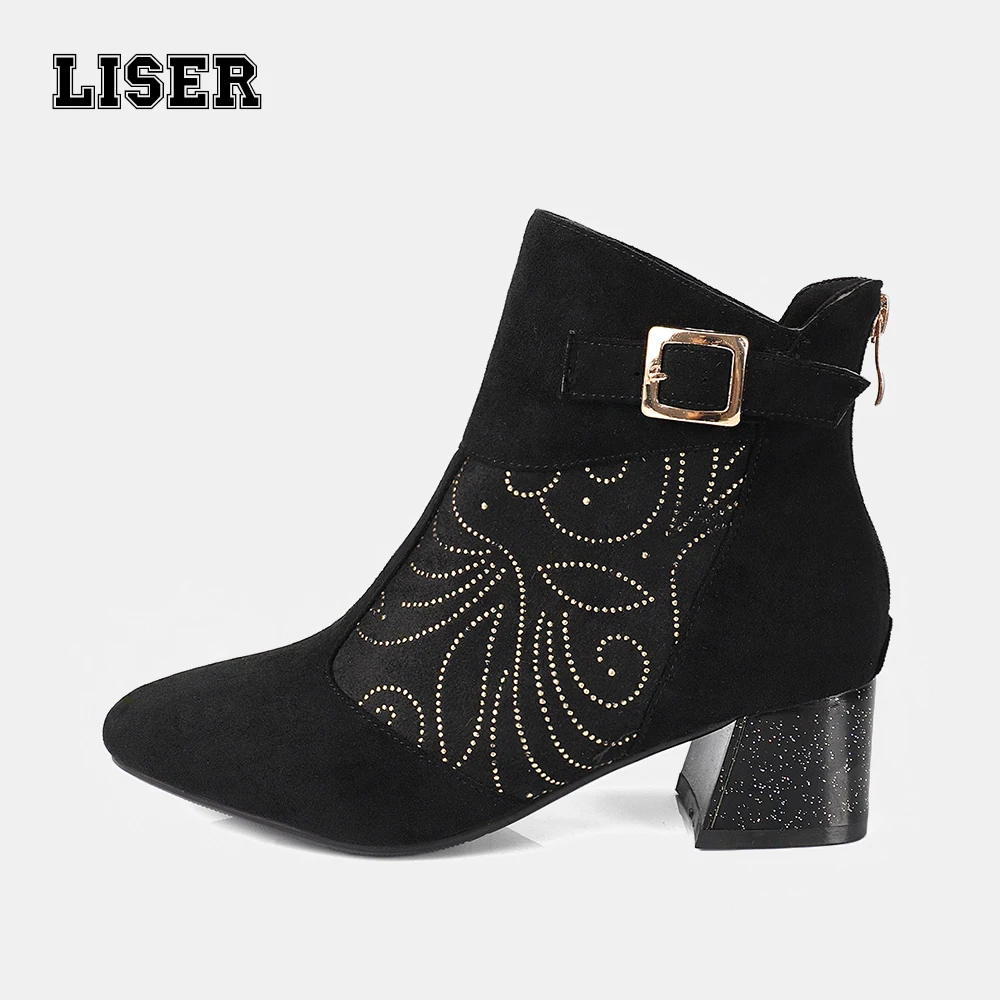 2019 new hot winter ankle cowboy boots for women suede chunky heels plush floral embroidery metal buckle motorcycle shoes female
2019 new hot winter ankle cowboy boots for women suede chunky heels plush floral embroidery metal buckle motorcycle shoes female