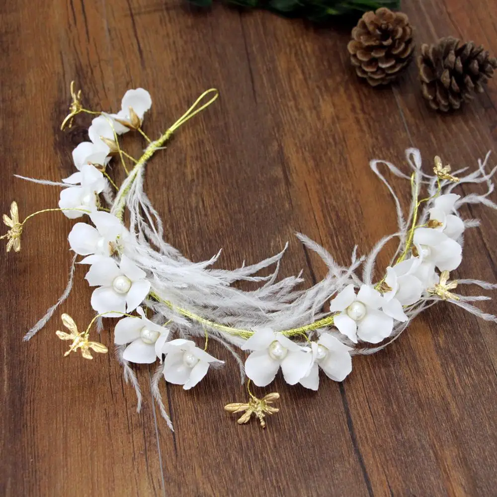 Korean handmade white flowers with feather wreath wedding bride Tiara hair accessories
Korean handmade white flowers with feather wreath wedding bride Tiara hair accessories