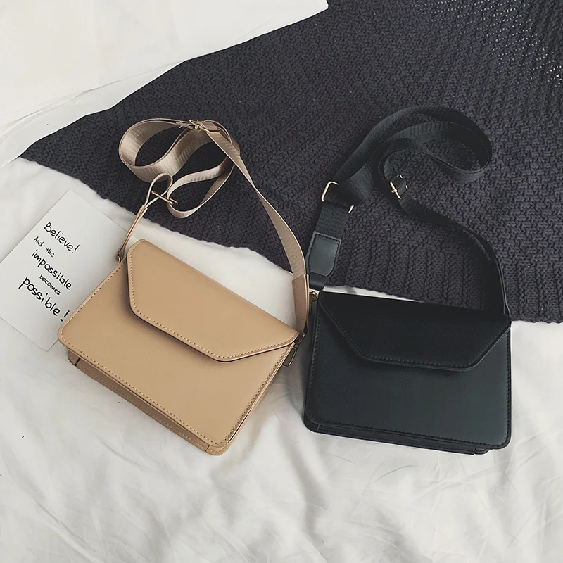 Chic bag female 2019 female bag wide shoulder strap Messenger bag student Sen small square bag
Chic bag female 2019 female bag wide shoulder strap Messenger bag student Sen small square bag