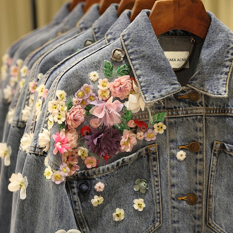 High Quality Jeans Coat 2018 Spring and Autumn New Stereoscopic Hand Flower Short Loose Embroidery Denim Jean Jacket Girls Coat
High Quality Jeans Coat 2018 Spring and Autumn New Stereoscopic Hand Flower Short Loose Embroidery Denim Jean Jacket Girls Coat