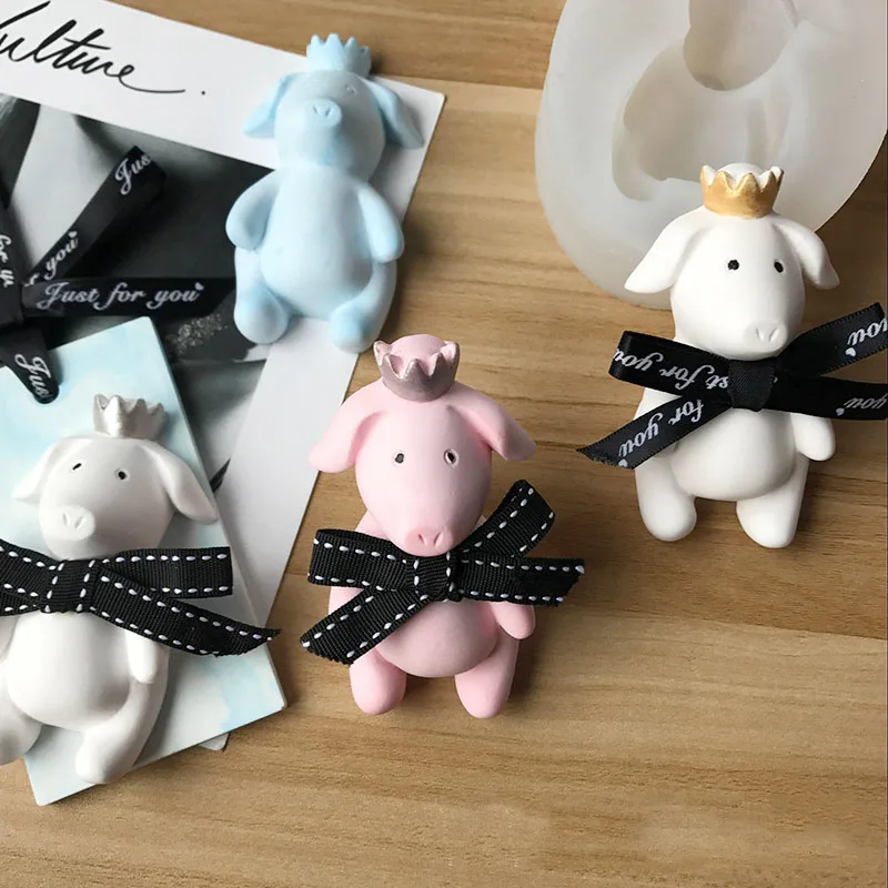 Cartoon Pig With Crown Silicone Mold Aromatherapy Plaster Silicone Mould Car Pendant Piglet DIY Gypsum Molds
Cartoon Pig With Crown Silicone Mold Aromatherapy Plaster Silicone Mould Car Pendant Piglet DIY Gypsum Molds