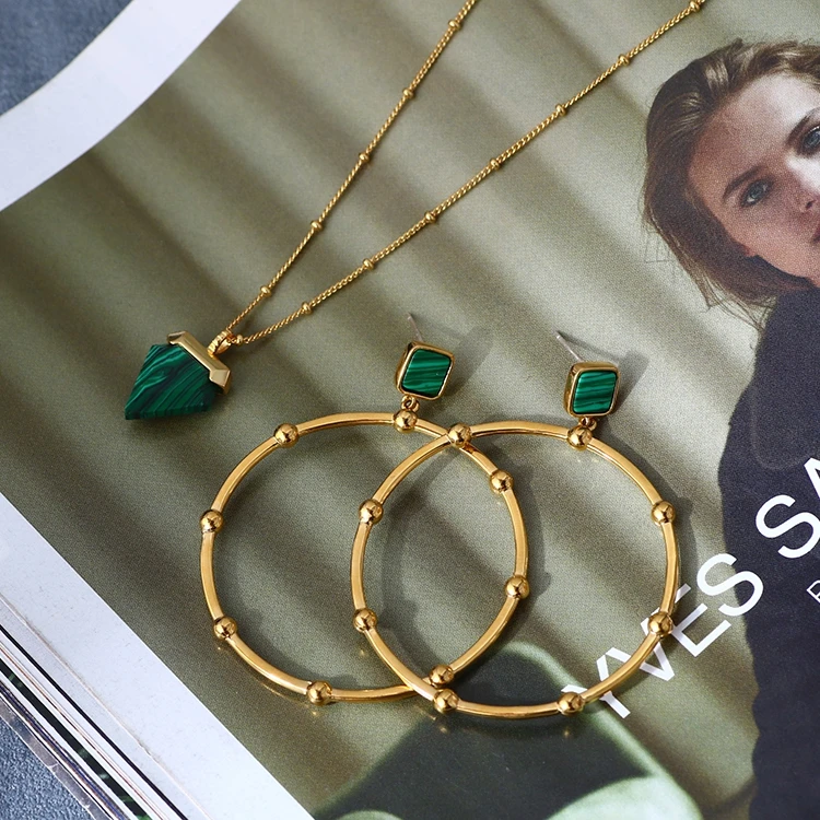 Individual retro triangular geometry Green Malachite classic delicate necklace sweater chain set
Individual retro triangular geometry Green Malachite classic delicate necklace sweater chain set