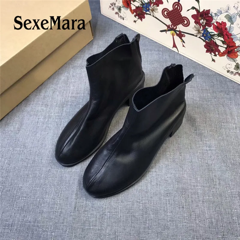 Brand Designer Women's Genuine Leather Pointed Toe Ankle Boots Flats Leisure Comfortable Back zipper Female Short Boots
Brand Designer Women's Genuine Leather Pointed Toe Ankle Boots Flats Leisure Comfortable Back zipper Female Short Boots