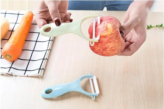 1PC Kitchen Multifunctional Peeler Vegetable Fruit Peeler with Non-Slip Comfortable Handle Slicer Ceramic Cutlery Peeler NX 020
1PC Kitchen Multifunctional Peeler Vegetable Fruit Peeler with Non-Slip Comfortable Handle Slicer Ceramic Cutlery Peeler NX 020