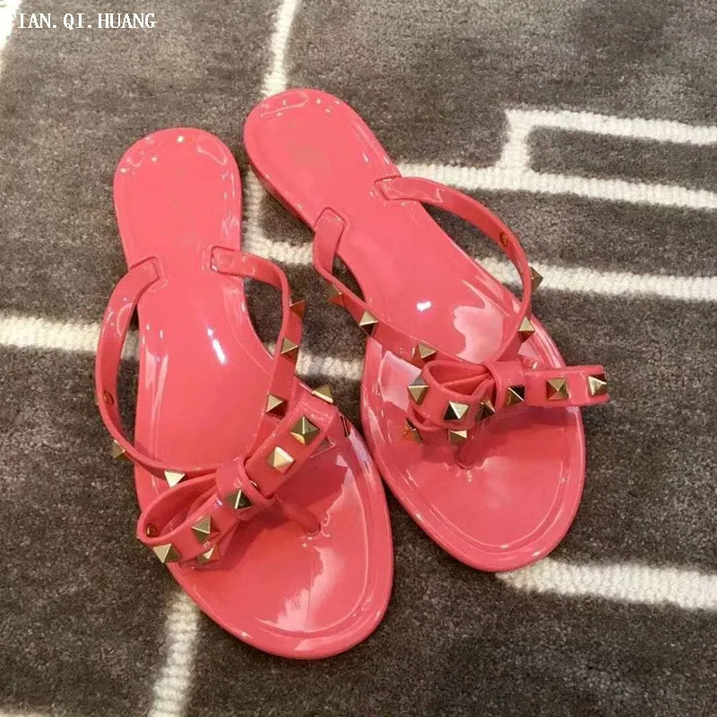 2017 Summer Casual Style Jelly Shoes Women Sandals Flats Rivet Slippers Fashion Woman Shoes Size 36-41 TIAN.QI.HUANG Brand
2017 Summer Casual Style Jelly Shoes Women Sandals Flats Rivet Slippers Fashion Woman Shoes Size 36-41 TIAN.QI.HUANG Brand