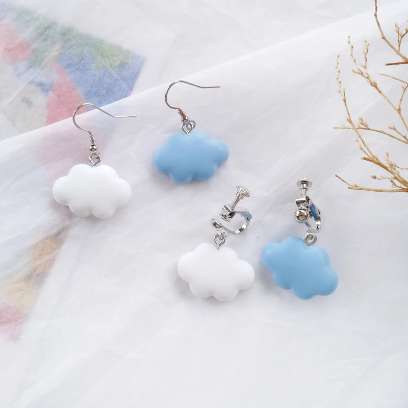 New Earring Simple personality, wind and cloud shape, trend, beautiful, pierced ear Hook For Women
New Earring Simple personality, wind and cloud shape, trend, beautiful, pierced ear Hook For Women