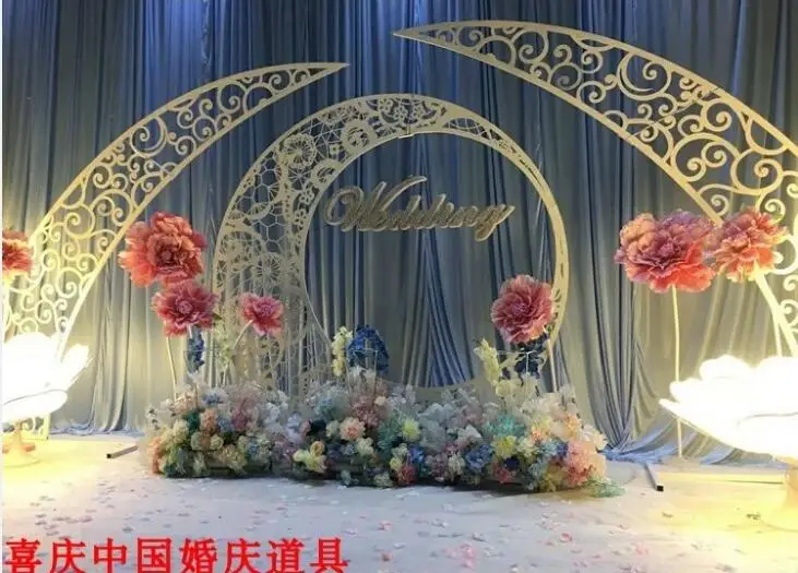 The new wedding props iron art sculpture arc-shaped arcade large wedding stage background decoration decorative pieces screen.
The new wedding props iron art sculpture arc-shaped arcade large wedding stage background decoration decorative pieces screen.