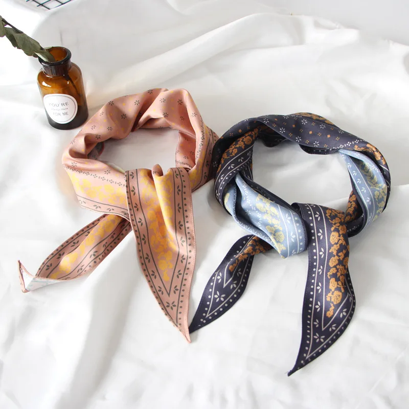 18 Designs Triangle Scarf for Women Vintage Foulard Head Bandage Bandana Silk-like Cachecol Female Bag Decoration 2018
18 Designs Triangle Scarf for Women Vintage Foulard Head Bandage Bandana Silk-like Cachecol Female Bag Decoration 2018