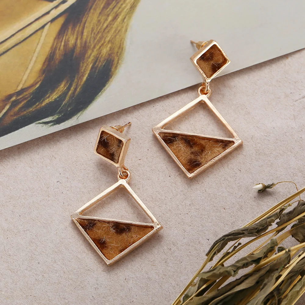 European and American cross-border new ear jewelry creative fashion big-name wind Leopard pattern series ear nail girl
European and American cross-border new ear jewelry creative fashion big-name wind Leopard pattern series ear nail girl