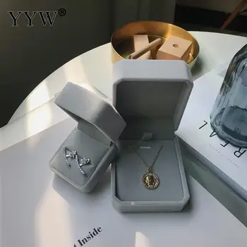1PC Velvet Ring Box Jewelry Boxes Elegant Engagement Wedding Gift Box Earrings Box Jewelry Display Storage Holder Packing Case
1PC Velvet Ring Box Jewelry Boxes Elegant Engagement Wedding Gift Box Earrings Box Jewelry Display Storage Holder Packing Case