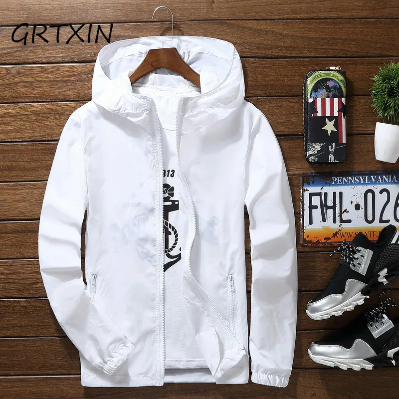 2018 Ultra-Light Men's Summer Hooded Jacket Super-Thin Windbreaker Packable Skin Coat Sunscreen Waterproof Beach Casual Jackets
2018 Ultra-Light Men's Summer Hooded Jacket Super-Thin Windbreaker Packable Skin Coat Sunscreen Waterproof Beach Casual Jackets