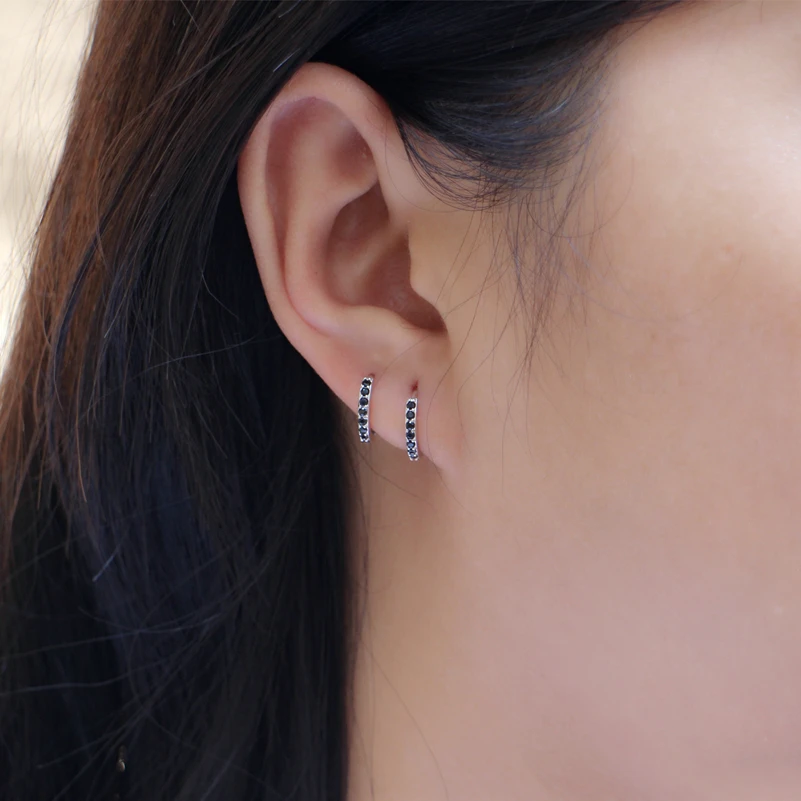 New Silver earrings 925 sterling silver ear bones of small ear bone ear buckle White Black inner diameter 9mm
New Silver earrings 925 sterling silver ear bones of small ear bone ear buckle White Black inner diameter 9mm