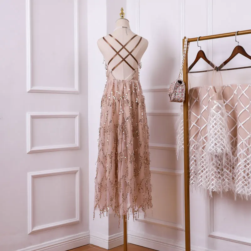 New 2019 Summer Brilliant V-necktie, sequined mid-long dress, party and seaside holiday
New 2019 Summer Brilliant V-necktie, sequined mid-long dress, party and seaside holiday