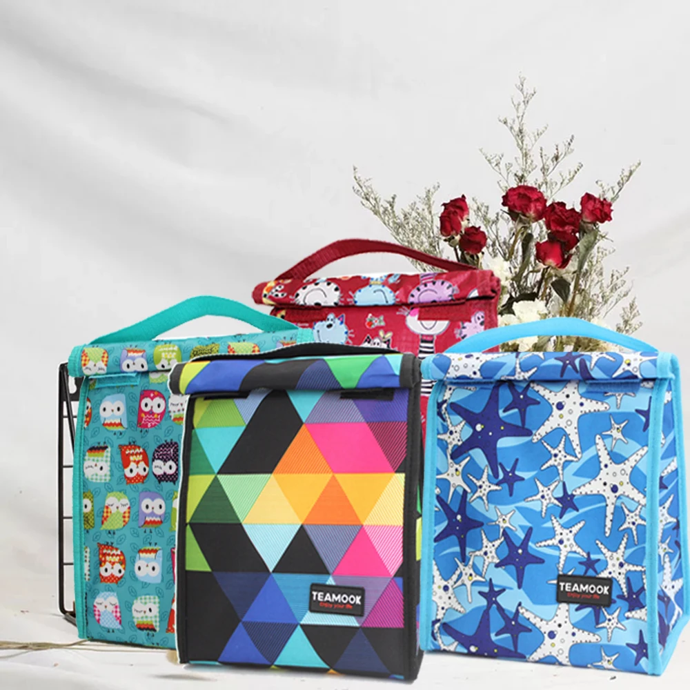 4 Pattern Portable New Roll-up Lunch Bag for Women kids Men Cooler Lunch Box Bag Tote lunch bag Insulated Food Carry Bag
4 Pattern Portable New Roll-up Lunch Bag for Women kids Men Cooler Lunch Box Bag Tote lunch bag Insulated Food Carry Bag