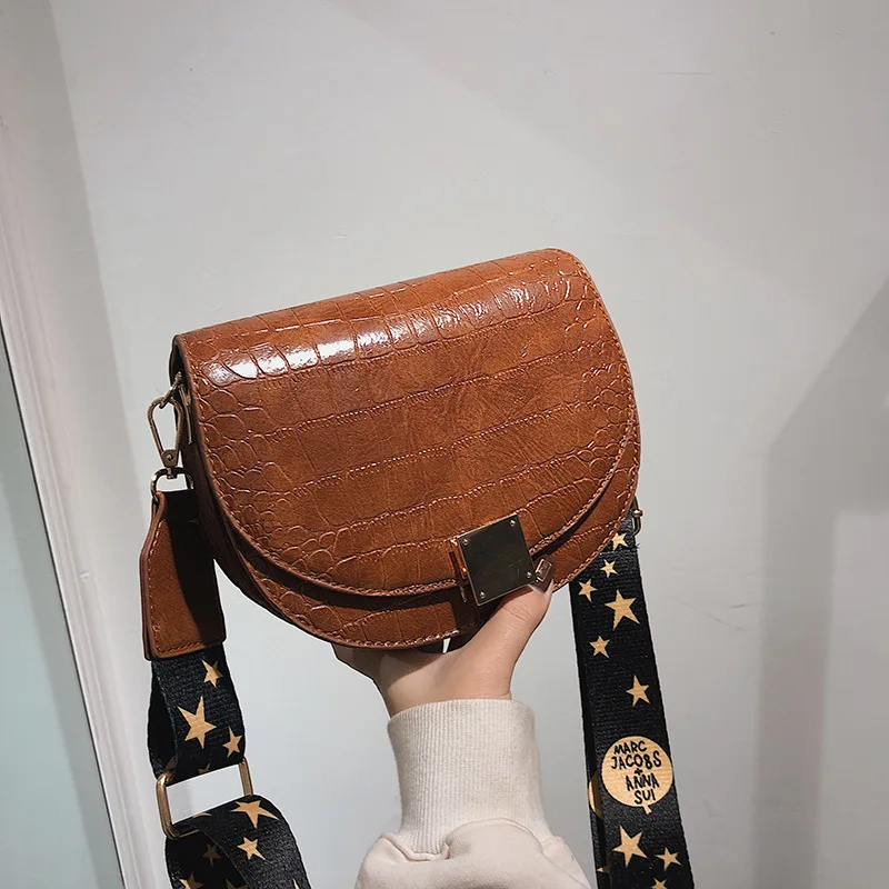 2018 The Small Square Women Bag Fashion Handbags Retro Shoulder Bag Brand original design luxury handbags women bags designer
2018 The Small Square Women Bag Fashion Handbags Retro Shoulder Bag Brand original design luxury handbags women bags designer