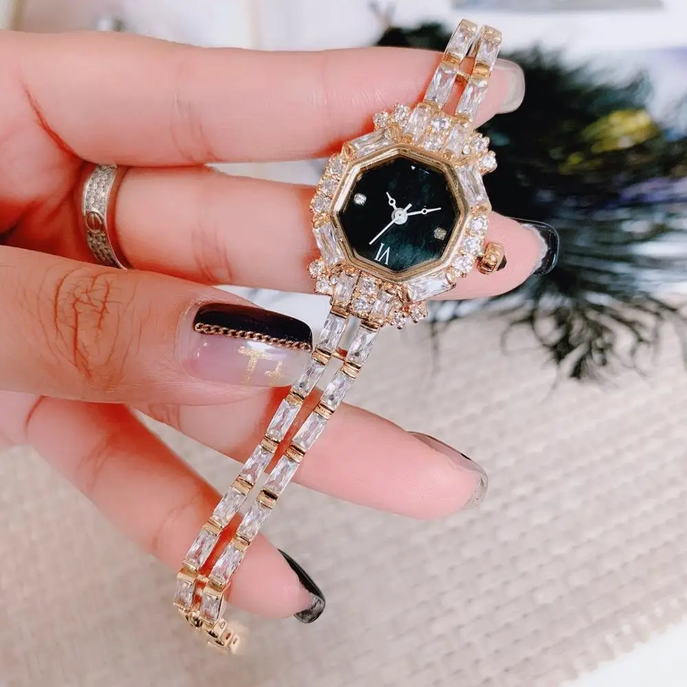 A0709 Women's Watches Top Brand Runway Luxury European Design Quartz Wristwatches
A0709 Women's Watches Top Brand Runway Luxury European Design Quartz Wristwatches