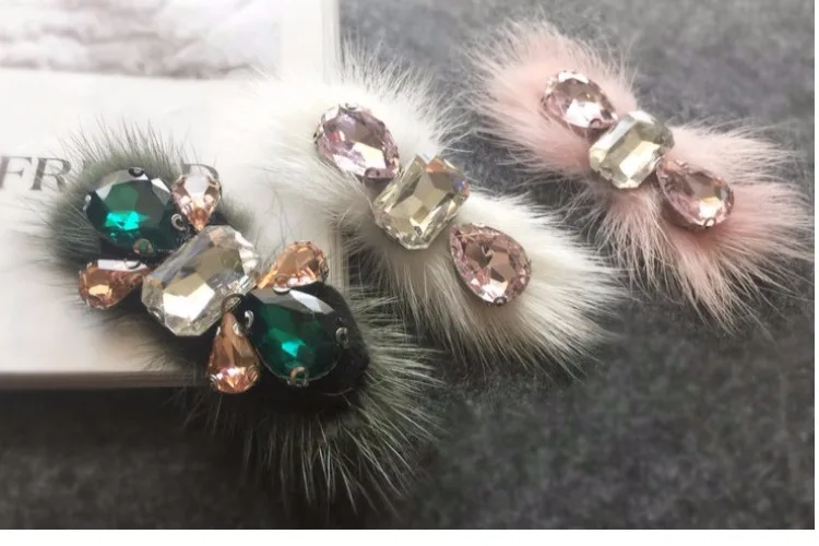 4pcs/lot 3x9cm width ivory/green/pink fur Rhinestones stones beads appliques patch brooches
4pcs/lot 3x9cm width ivory/green/pink fur Rhinestones stones beads appliques patch brooches