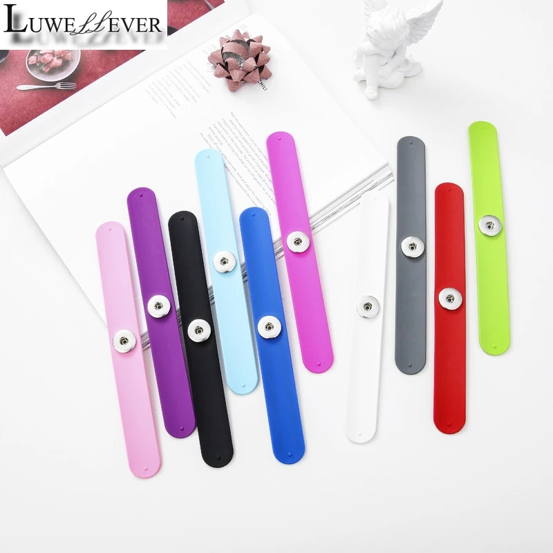 Hot Candy Color Silicone Bracelet 18mm Snap Button Charm Bracelet 166 Fashion Bangle Clap Circle Women Kids Christmas Gift 21cm
Hot Candy Color Silicone Bracelet 18mm Snap Button Charm Bracelet 166 Fashion Bangle Clap Circle Women Kids Christmas Gift 21cm