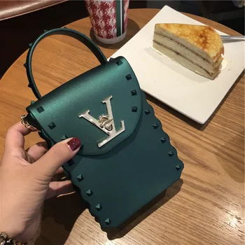 Women Bags Designer Jelly Flap Chain Shoulder Mobile Phone Bag Woman 2019 PVC Red Green Summer Beach Hand Bag V Letter
Women Bags Designer Jelly Flap Chain Shoulder Mobile Phone Bag Woman 2019 PVC Red Green Summer Beach Hand Bag V Letter