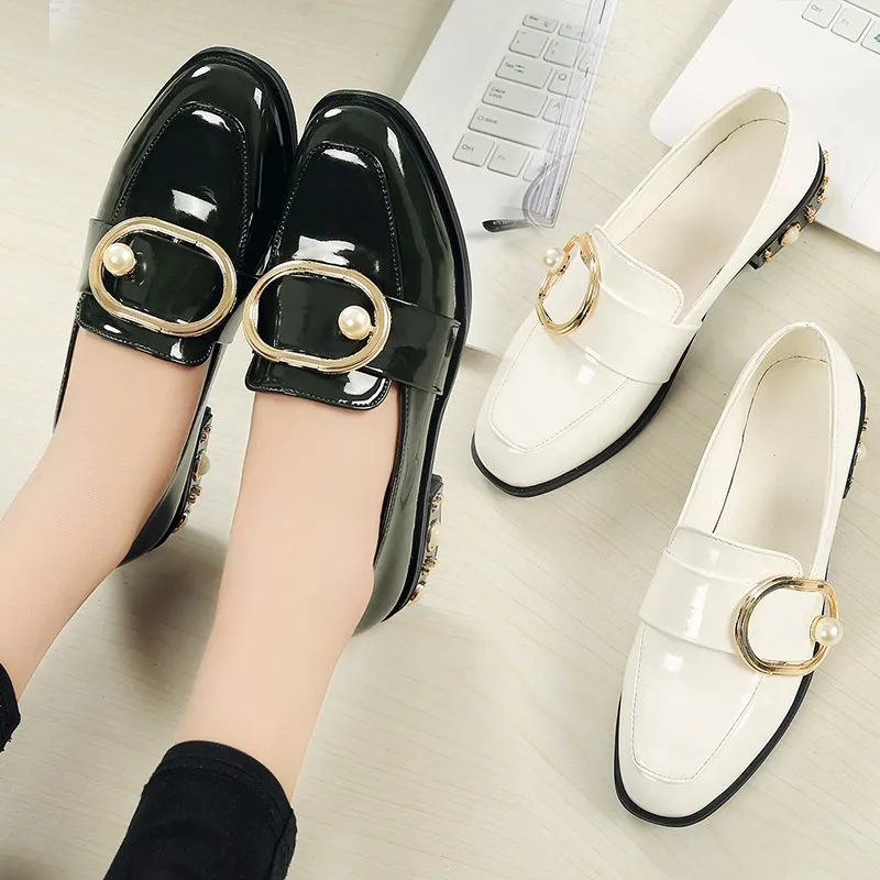 Korean Version Lacquered Single Shoes Square Head British College Style Round Buckle 100 Sets of Thick Heel Women's Shoes
Korean Version Lacquered Single Shoes Square Head British College Style Round Buckle 100 Sets of Thick Heel Women's Shoes